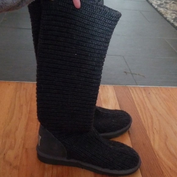 Size 6 Ugg Boots - Picture 2 of 6